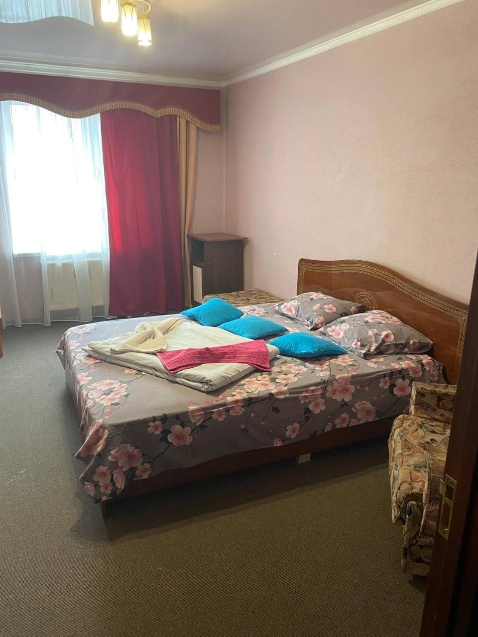 Апартаменти В Парку Umanʼ エクステリア 写真
